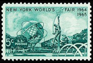 Mall with Unisphere and "Rocket Thrower" by Donald De Lue